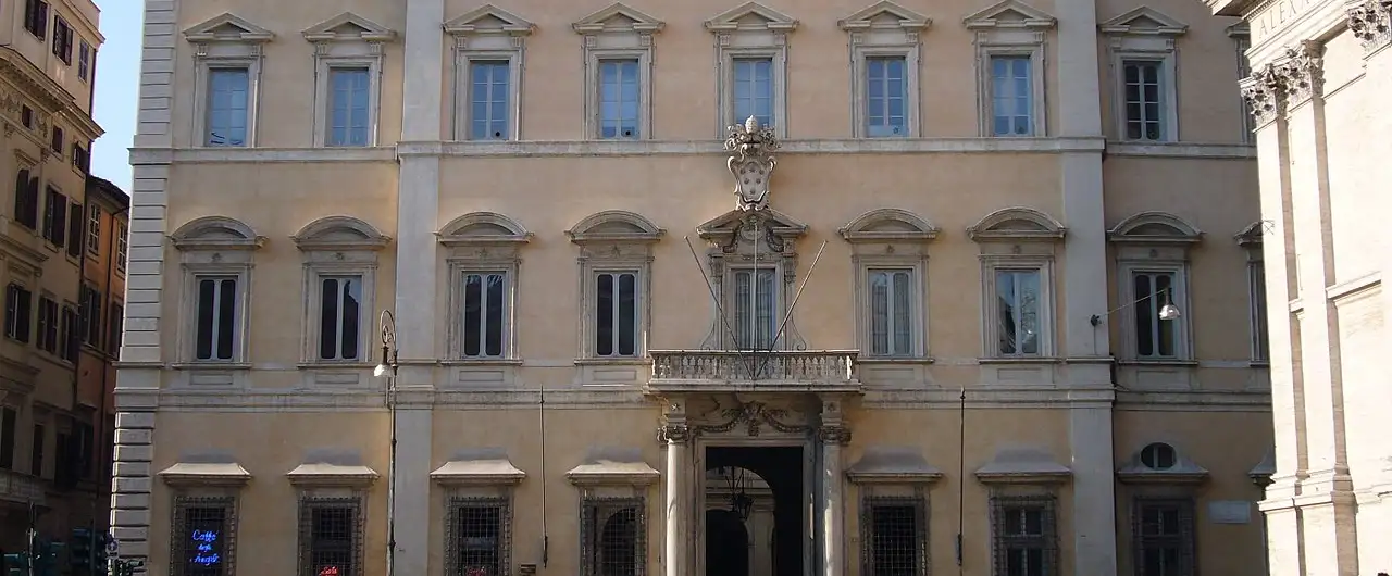 1280px-Pigna_-_Palazzo_Altieri_1020544.jpg