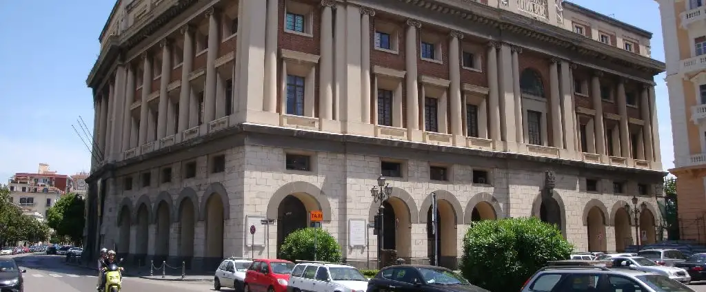 Salerno_Town_Hall.jpg