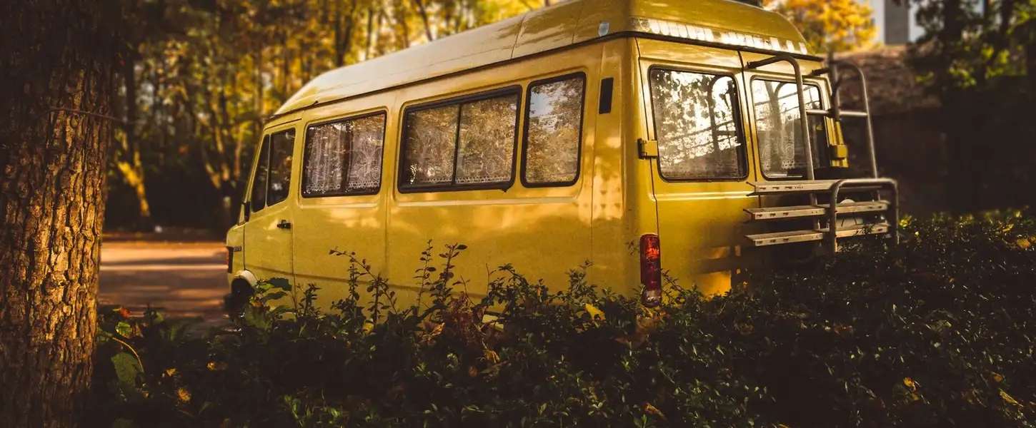 tree-van-transport-vehicle-autumn-yellow-935589-pxhere.com_.jpg
